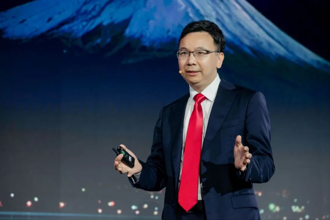 华为杨超斌:创新永恒,共建5Gigaverse社会 华为杨超斌:创新永恒,共建5Gigaverse社会